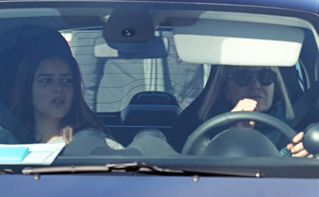 Eugenia Martinez de Irujo acompaña a su hija Cayetana Rivera al hospital