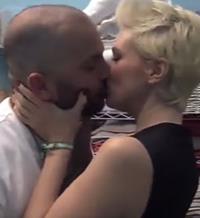 Besos-en-el-almacén