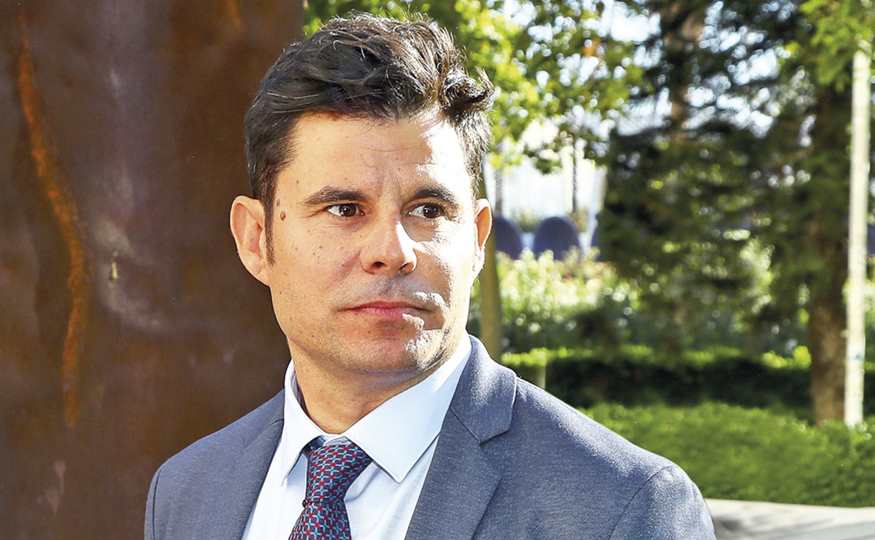 Javier Santos, la piedra en el zapato de Julio Iglesias, visita el 'Deluxe'