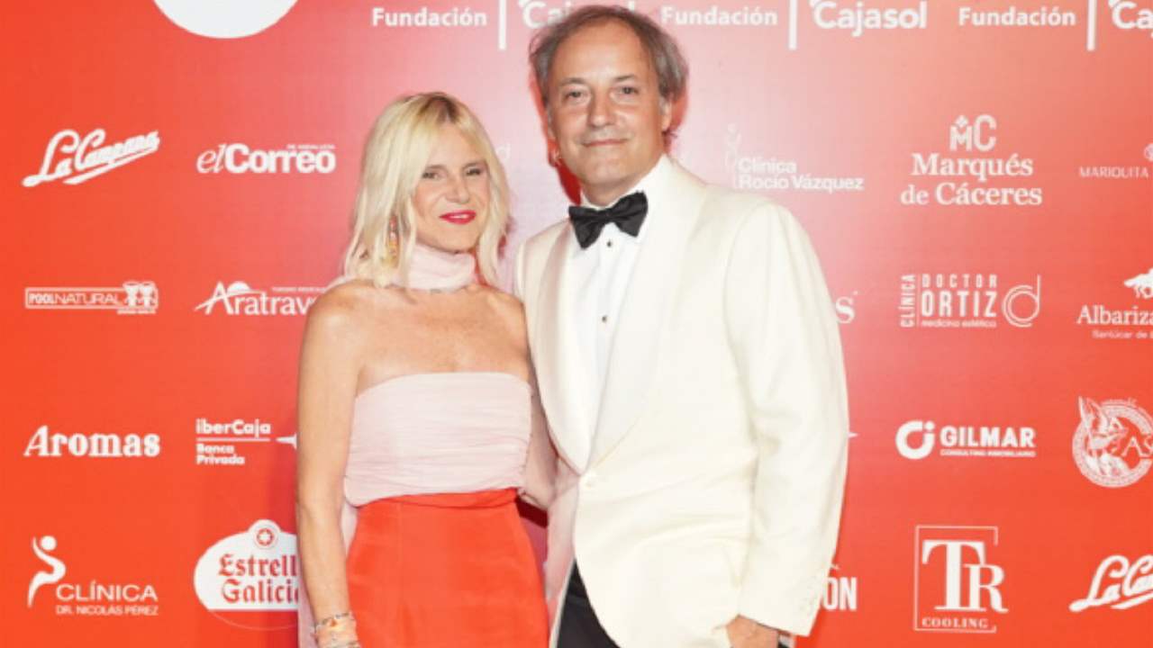 Lourdes Montes y Cayetana Rivera, de rojo pasión, apoyan a Eugenia Martínez de Irujo en su último reconocimiento