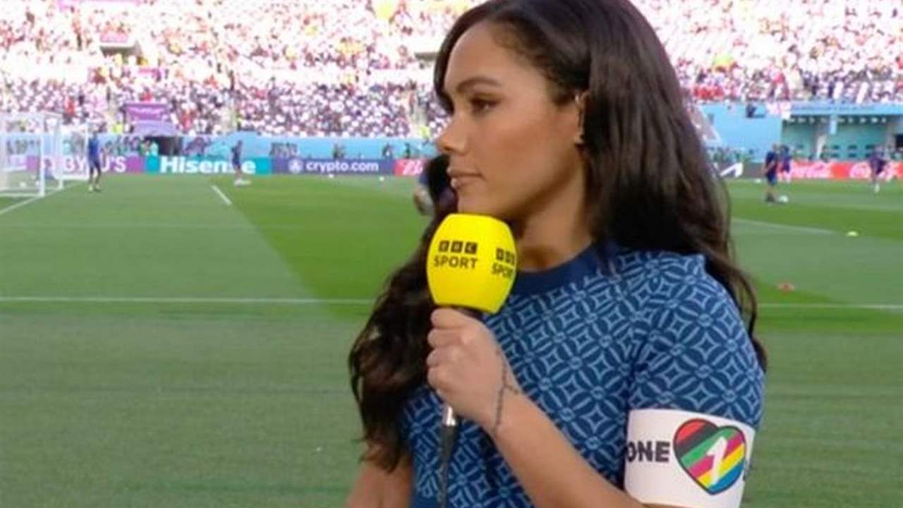 ¿Quién es Alex Scott? La reportera que desafía las normas del Mundial ...