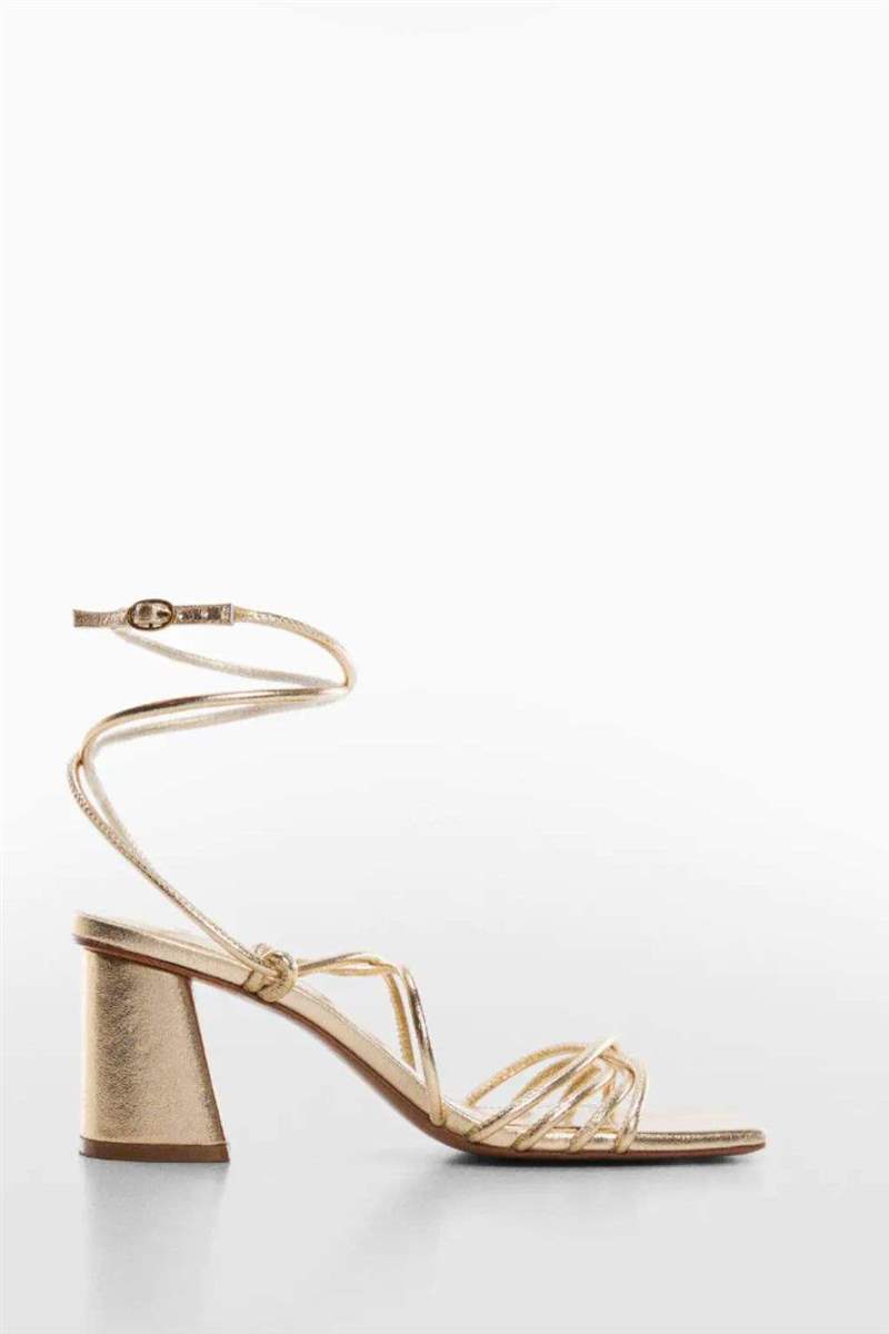 sandalias con tiras largas para atar