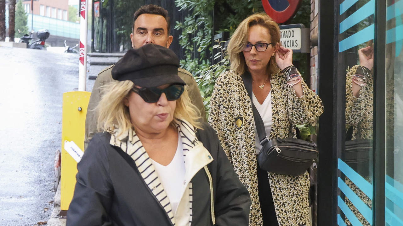 Rocío Carrasco y Fidel Albiac, muy afectados en el hospital tras el ingreso  de María Teresa Campos