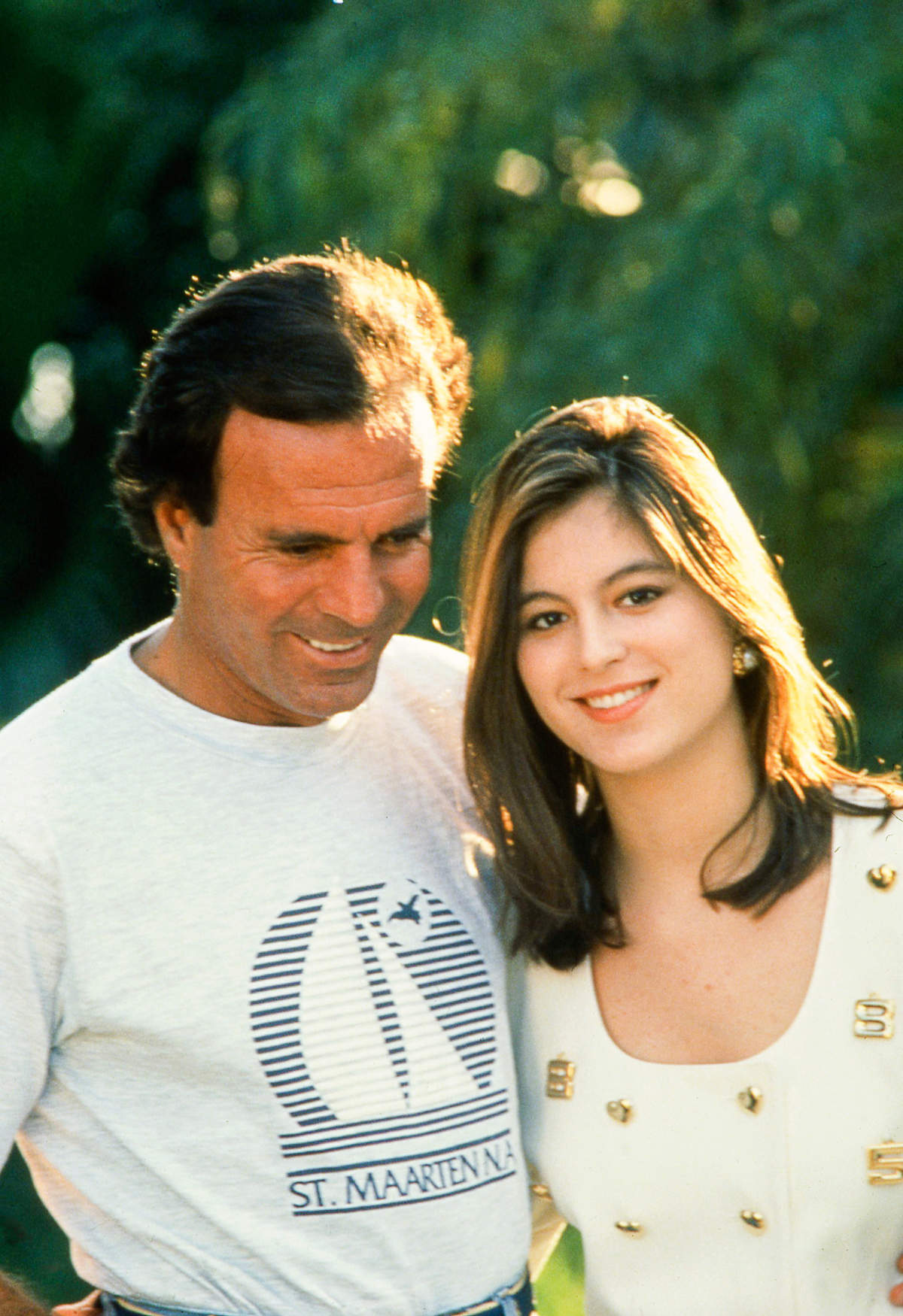 Sale a la luz la firme decisión de Chabeli y Julio Iglesias Jr. ante las acusaciones que pesan sobre su padre, Julio Iglesias: la petición que ambos han adoptado