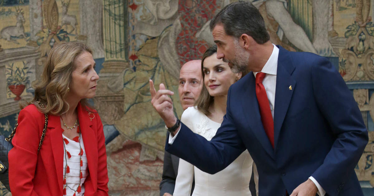 LA INFANTA ELENA EXPULSA de PALACIO a MANOTONES a LA MADRE DE LA REINA LETIZIA