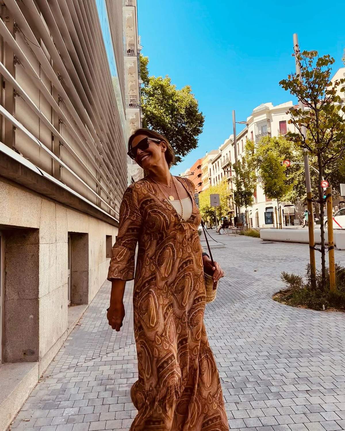 nuria-roca-inspira-a-las-50-con-el-vestido-t-nica-tendencia-del-verano
