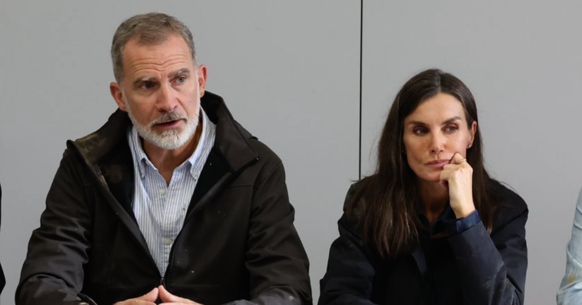 El monumental enfado de la reina Letizia tras el caos vivido en Paiporta:  los gestos que no ha podido controlar