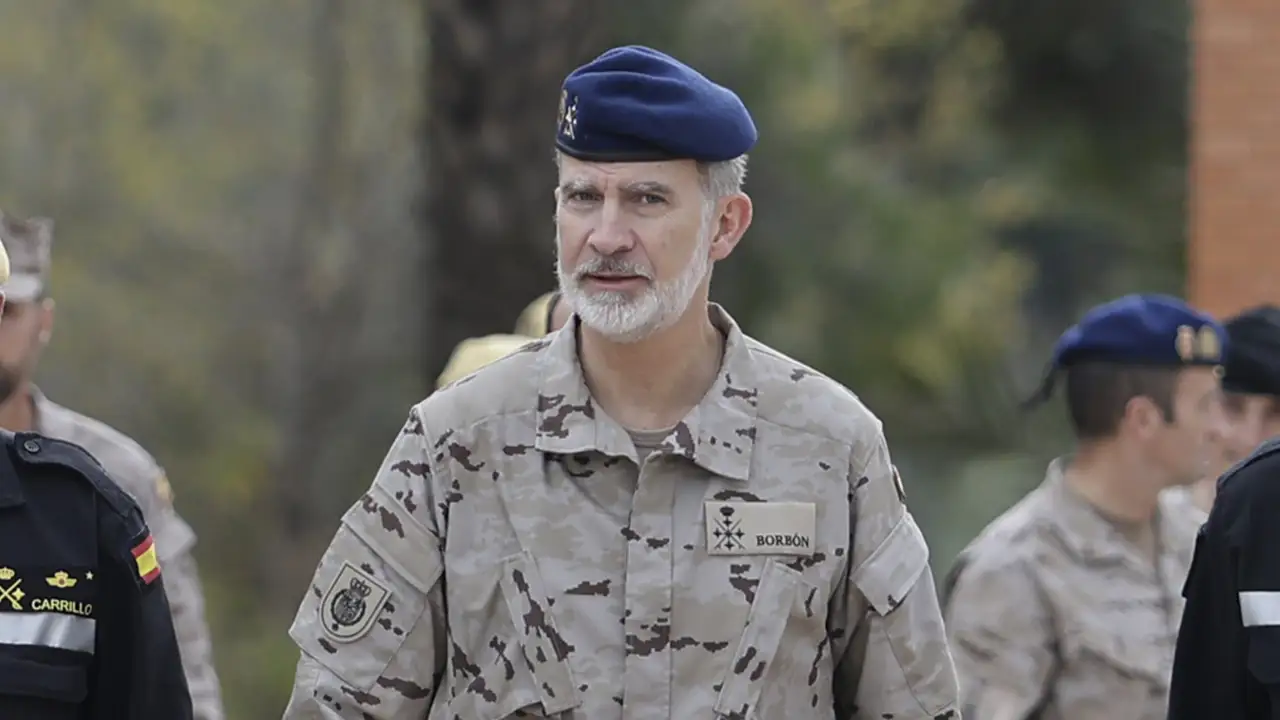 El Felipe El rey Felipe VI saca el uniforme militar para volver a Valencia una ...