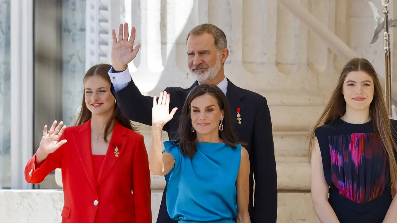 La distinción con respecto a la infanta Sofía con la que los reyes Felipe y  Letizia afrontan su reencuentro con Leonor