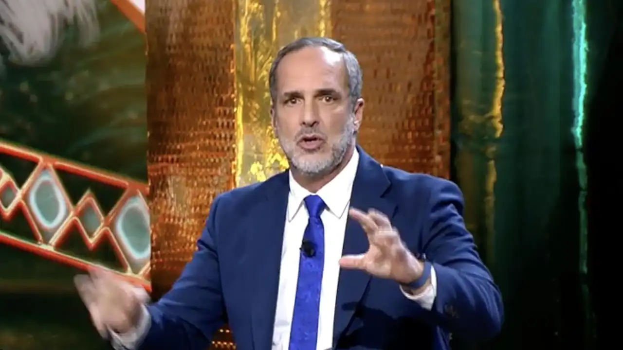 Santi Acosta, harto, solicita a la dirección de 'De Viernes' que tome una  firme medida para frenar a Bárbara Rey