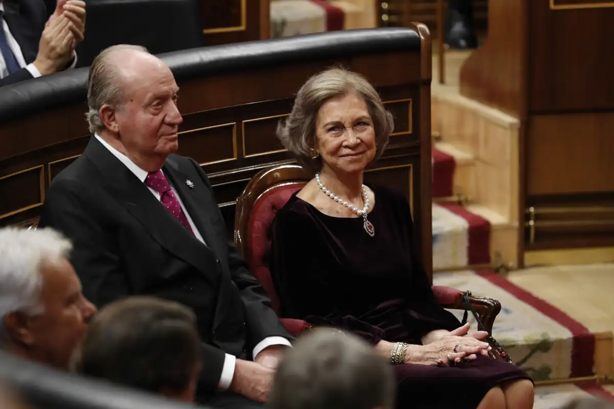 La historia se repite: El doloroso motivo que ha unido a la infanta Cristina  con la reina Sofía