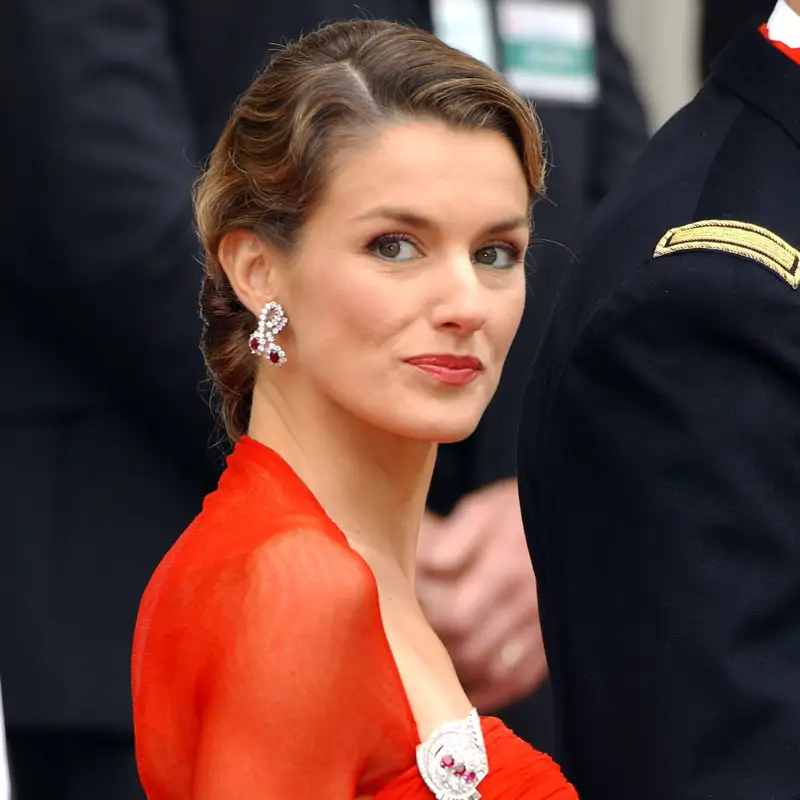 La reina Letizia advierte "En tiempos de duda, de incertidumbre, conviene recordar lo que somos. Tenemos que aferrarnos a ese principio de humanidad"