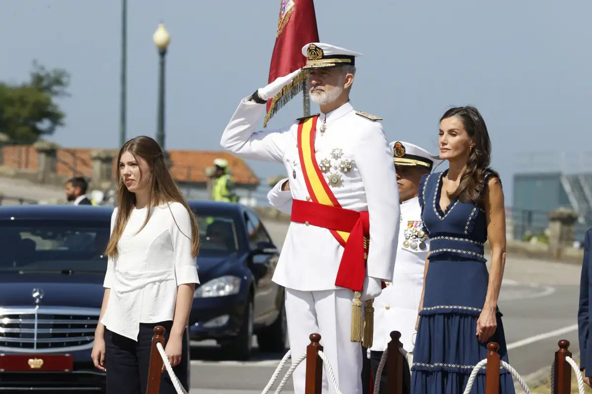 Del error de protocolo de la infanta de Sofía a la emoción y orgullo de  Letizia y Felipe: Los momentazos que han marcado el día grande de la  princesa Leonor en Marín