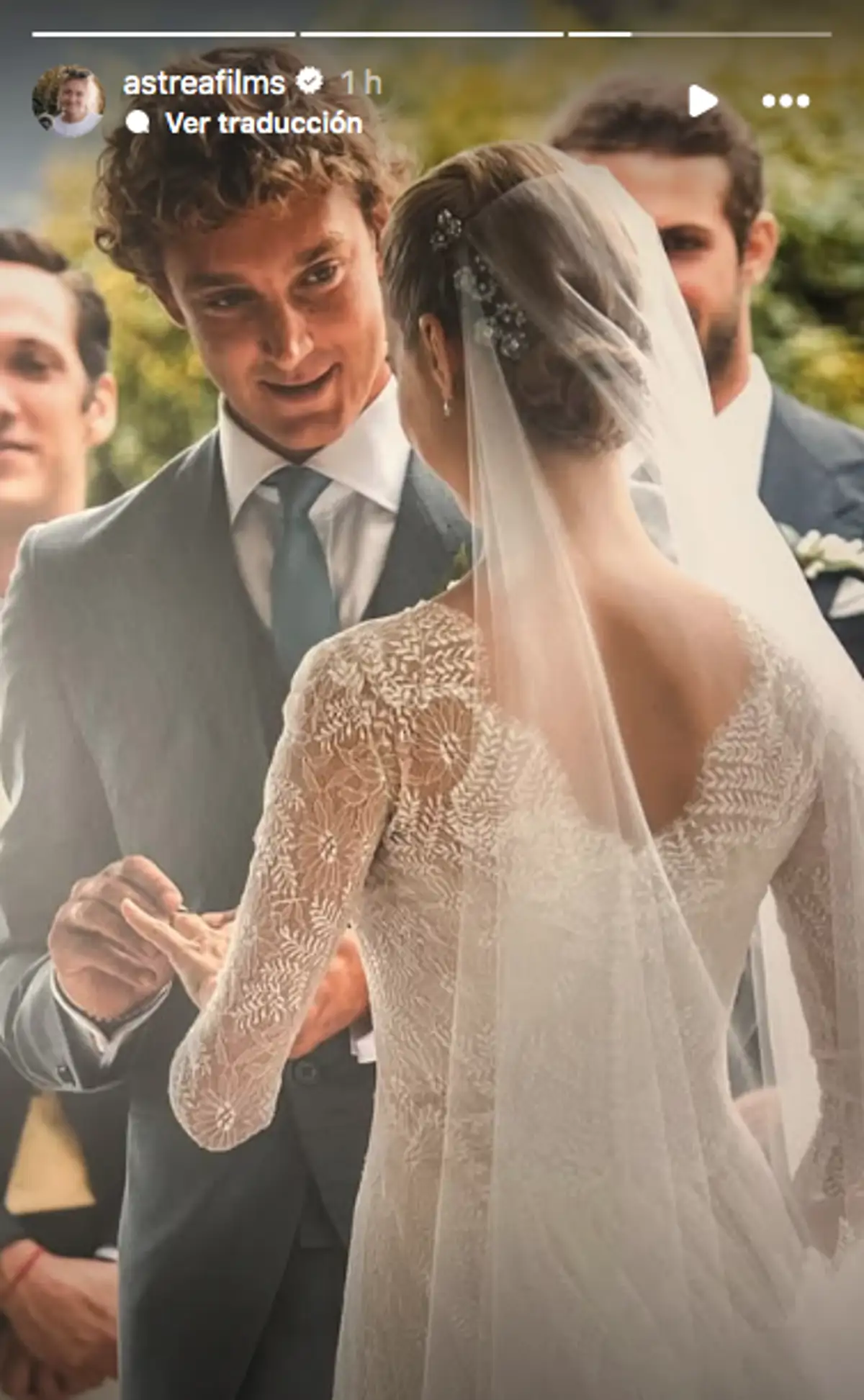 Beatrice Borromeo y Pierre Casiraghi celebran su 10º aniversario de boda:  cinco vestidos, una isla y 500 invitados, image size:1200x1945