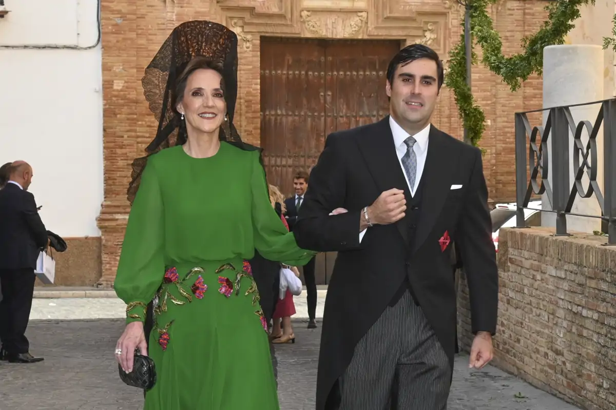 Las fotos no vistas de la boda de Angie Rigueiro, presentadora de Antena 3:  \, image size:1200x799