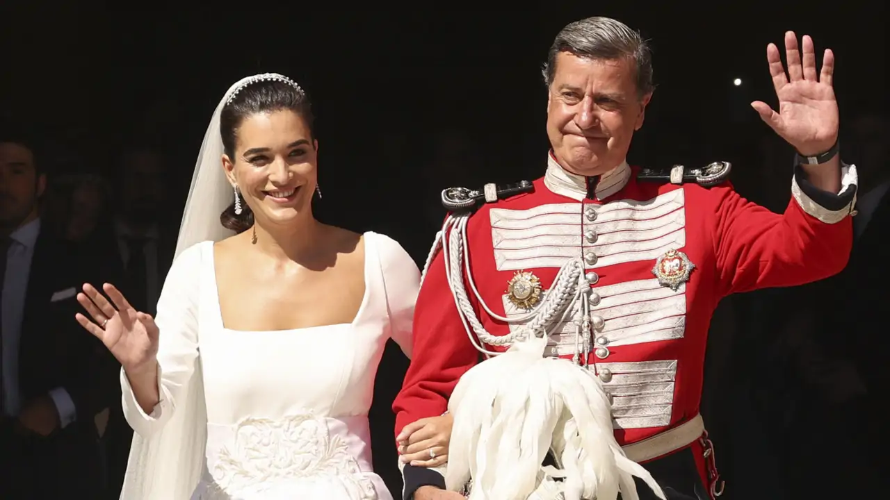 Todas las fotos de la boda de Cayetano Martínez de Irujo y Bárbara Mirjan:  de los looks de las invitadas al inesperado abrazo entre hermanos, image size:1280x720