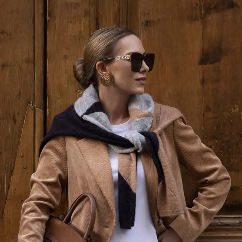 Con qué combinar los pantalones grises e ir a la moda: 10 looks y consejos que convertirán este básico en un imprescindible