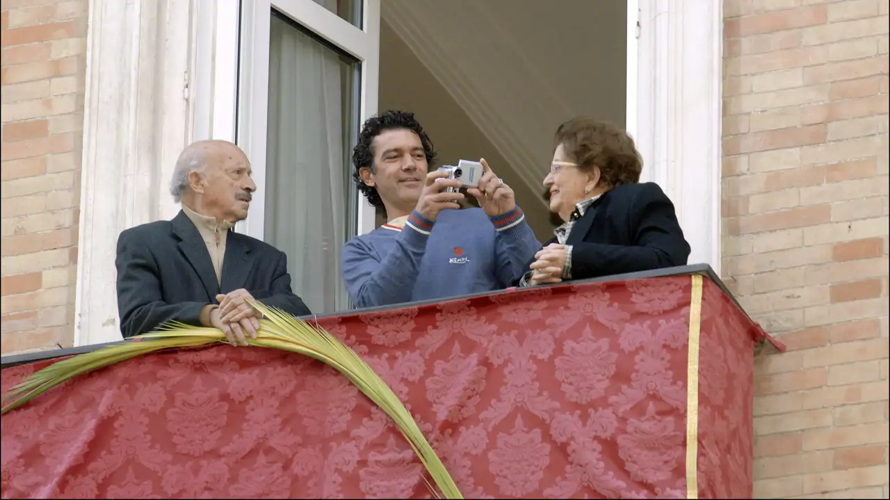 Los grandes sacrificios de los padres de Antonio Banderas para que este  diese el salto a Hollywood, image size:1280x720