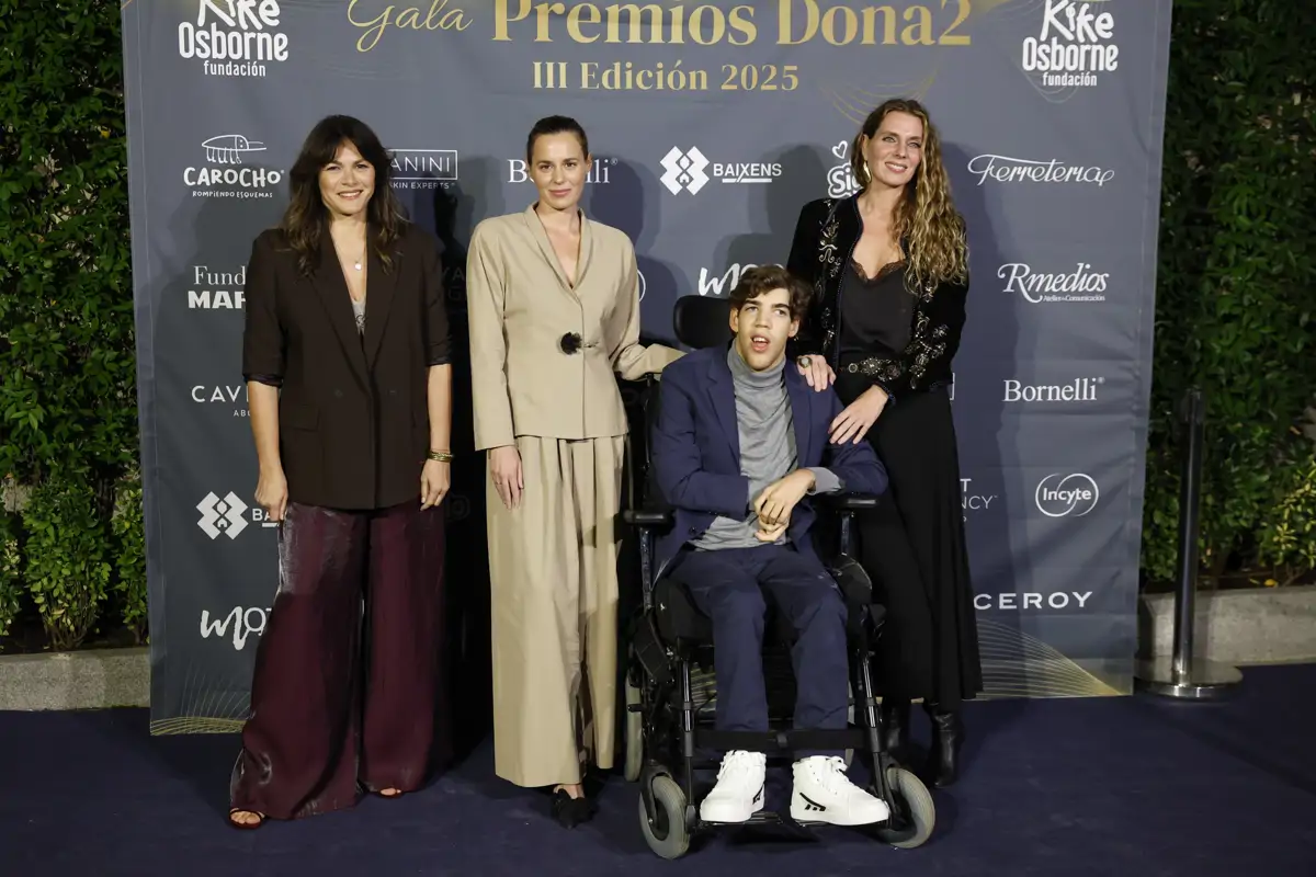 Fabiola Martínez y hermanas Osborne