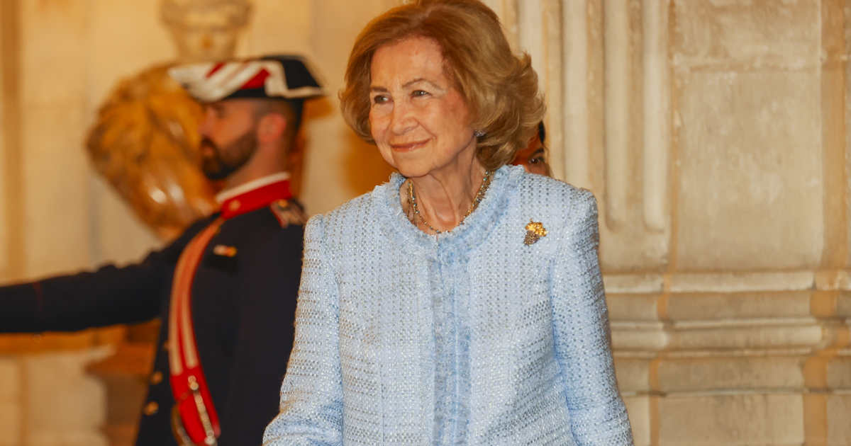 La reina Sofía al más puro estilo Carolina de Mónaco con la chaqueta de tweed celeste que eleva cualquier look de invierno +70