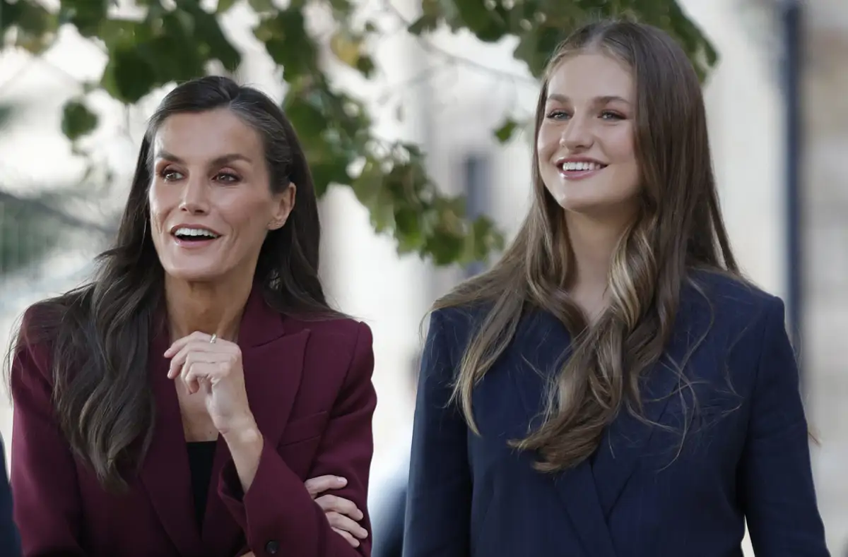 Los expertos en realeza se ponen de acuerdo sobre la reina Letizia: "Siempre busca proyectar una imagen de fortaleza, a la vez que de una reina contemporánea y cercana"