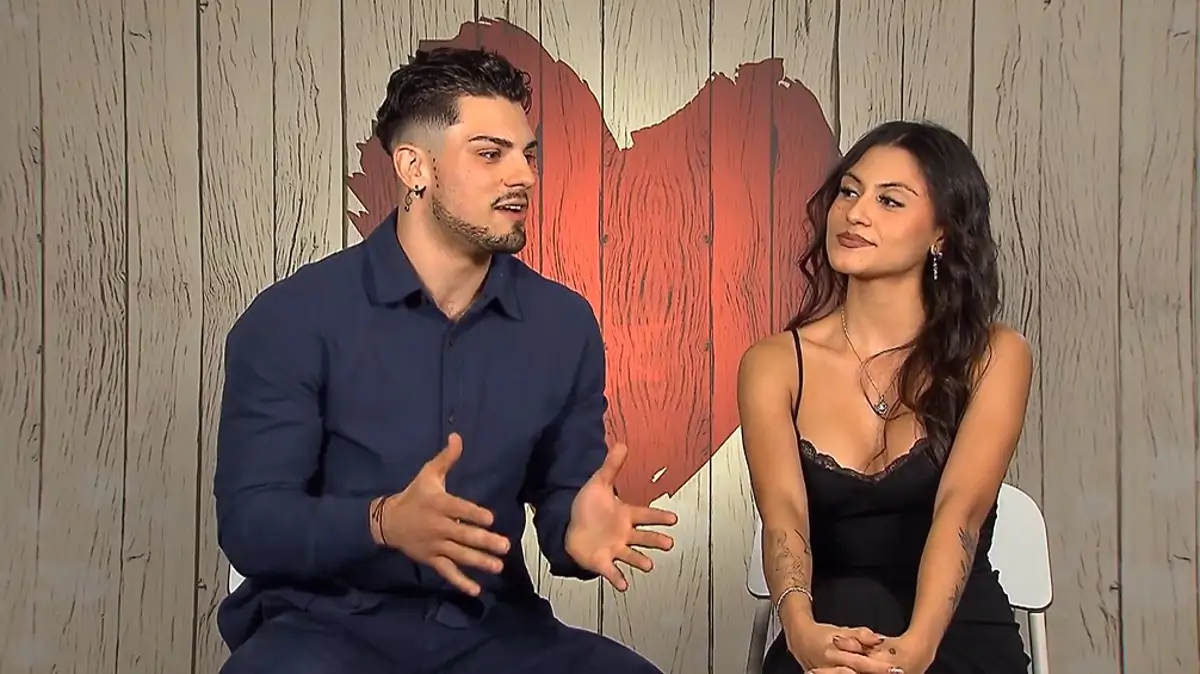 Una comensal de 'First Dates' lo enseña todo tras un descuido durante su cita