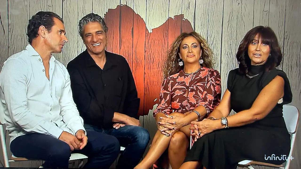 El momento 'Tierra, trágame' en 'First Dates' de dos solteros al ver que  sus citas se intercambiaban de mesa