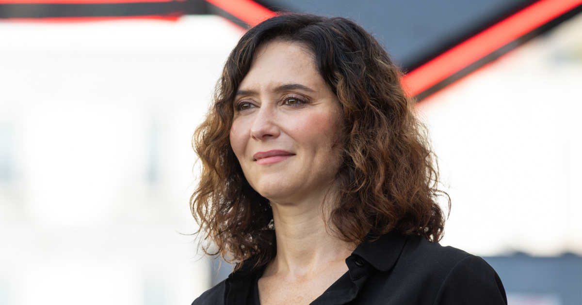 Isabel Díaz Ayuso: “Crecí en un piso pequeñito, de clase media, donde los  niños jugábamos en el asfalto y éramos felices también”