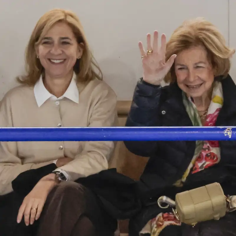 La reina Sofía pasa una tarde en el cine a solas con su hija, la infanta Cristina
