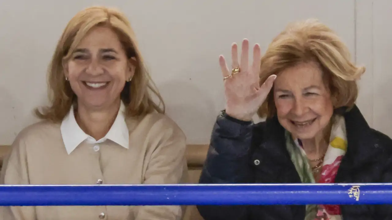 La reina Sofía pasa una tarde en el cine a solas con su hija, la infanta Cristina