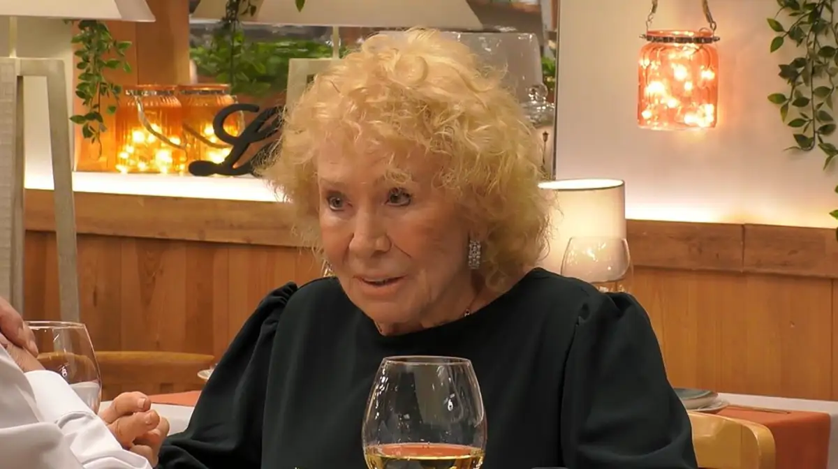 Una modista jubilada regresa a 'First Dates' para volver a casarse