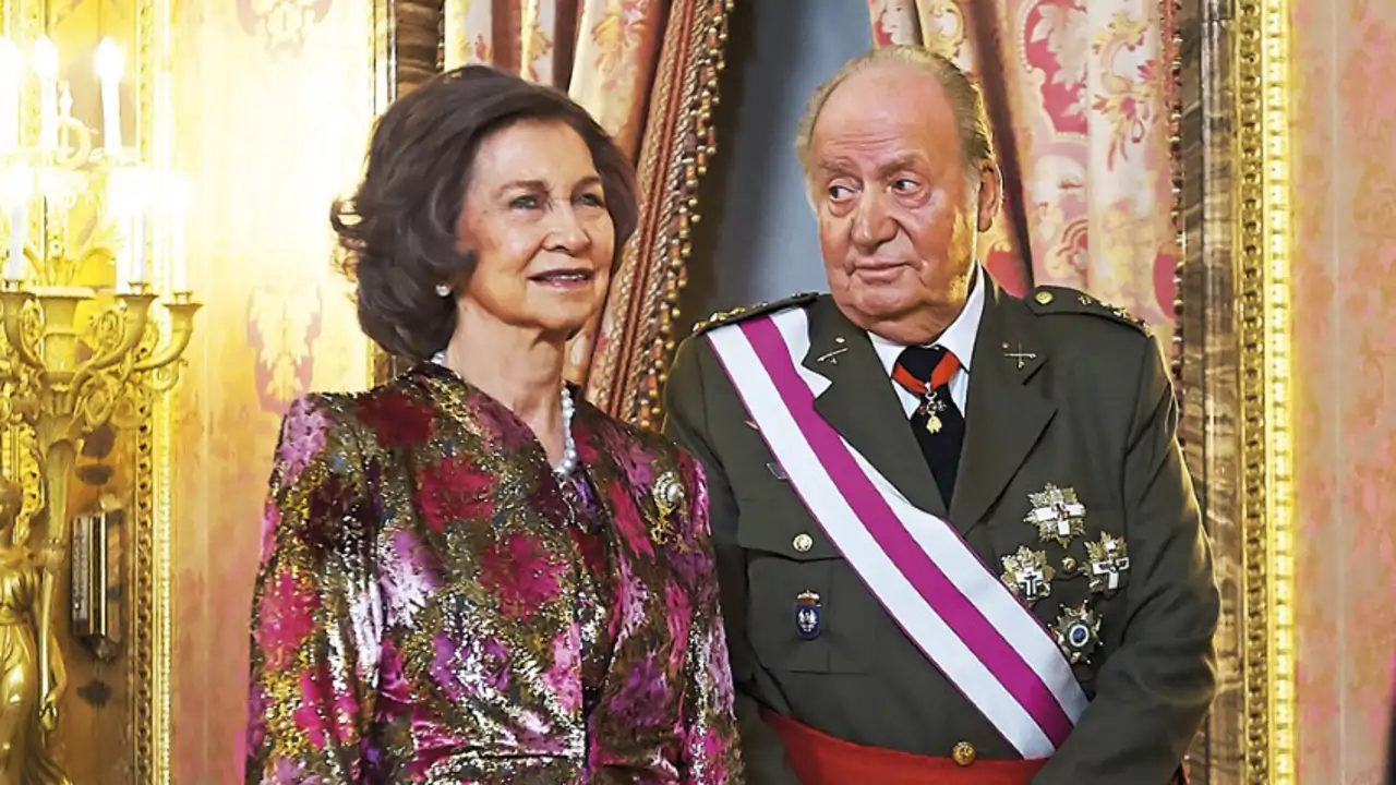 Pilar Eyre, experta en realeza: "Cuando el rey Juan Carlos nació su padre estaba con su amante"