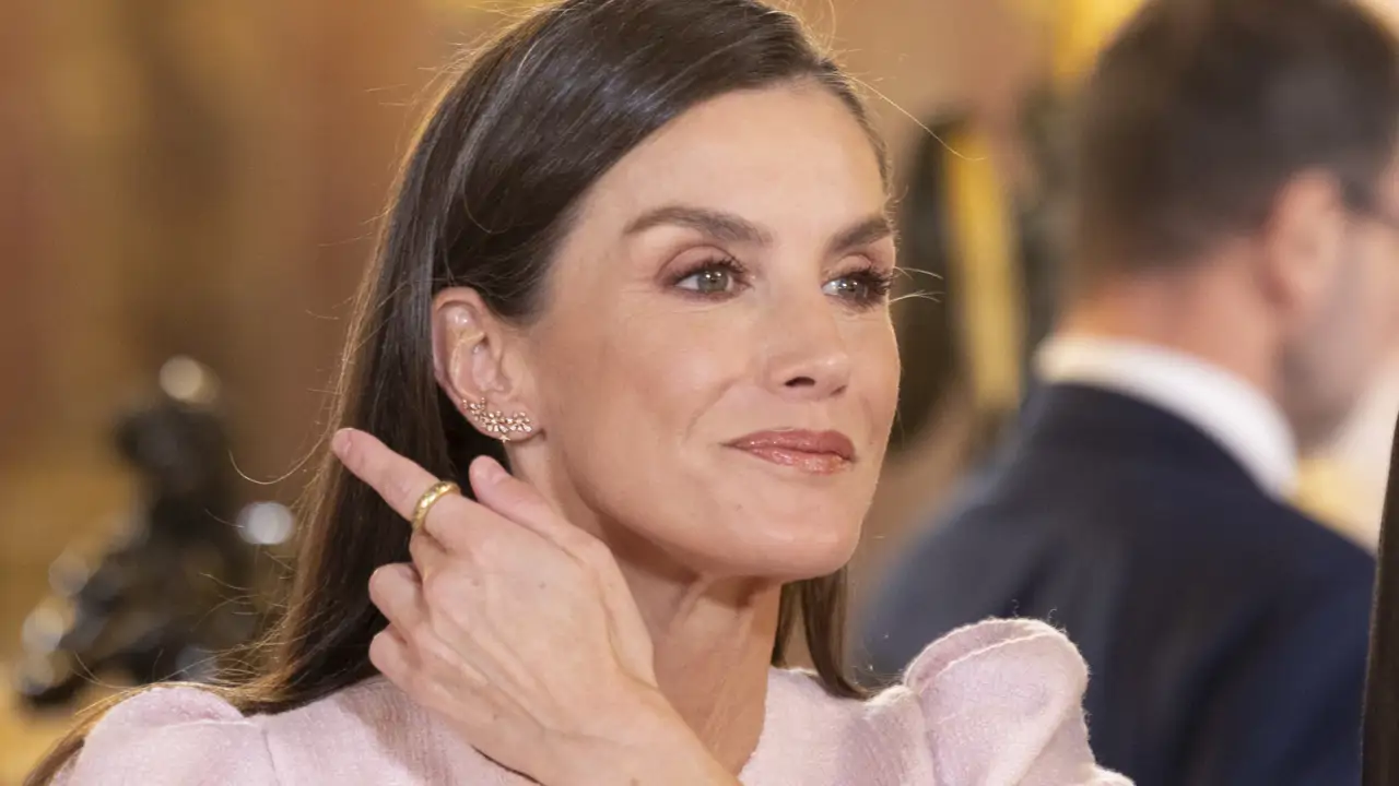 La joya perdida de Letizia que durante años 'durmió' en el joyero de la prima de Felipe VI