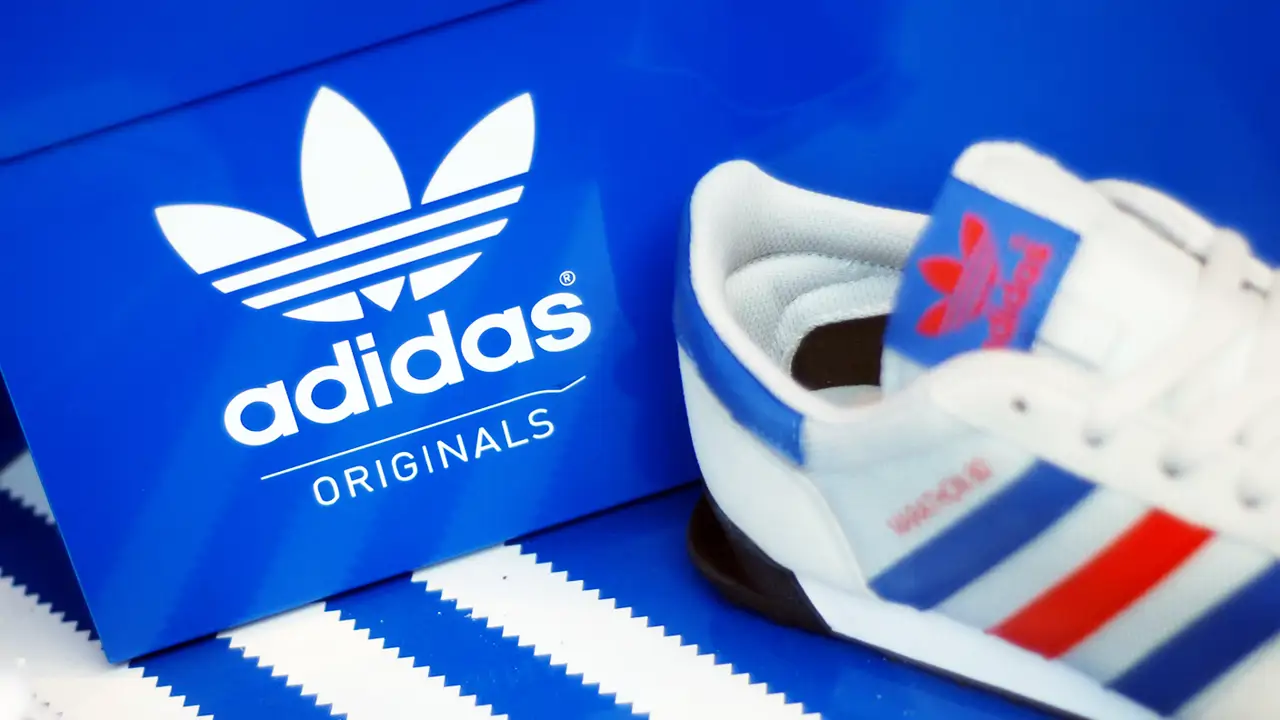 Adidas sorprende en sus rebajas de enero "hundiendo" el precio de las SL 72: ser&aacute;n tendencia en primavera 2026, mucho m&aacute;s c&oacute;modas que las Samba, y ahora por 50&euro; 