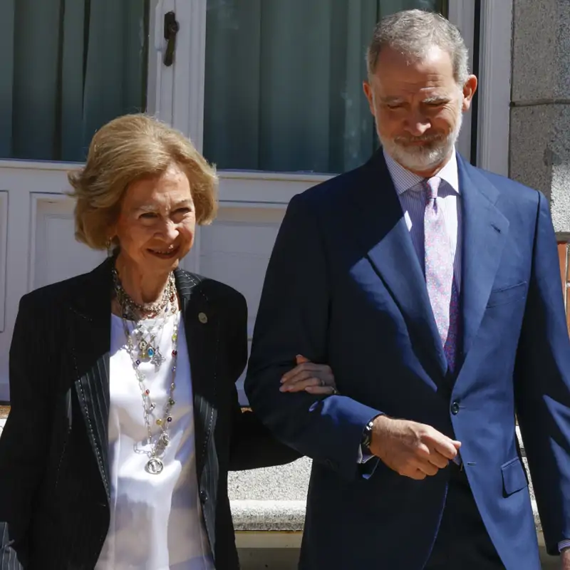 El rey Felipe y las infantas Elena y Cristina viajan a Par&iacute;s con la reina Sof&iacute;a para asistir a la misa por Tatiana Radziwill