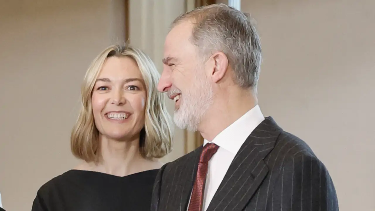 Marta Ortega y Felipe VI: complicidad, risas y confidencias ante la atenta mirada de la reina Letizia