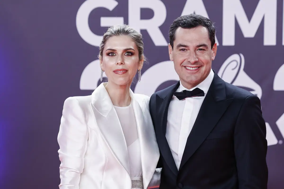 Manuela Villena y Juanma Moreno