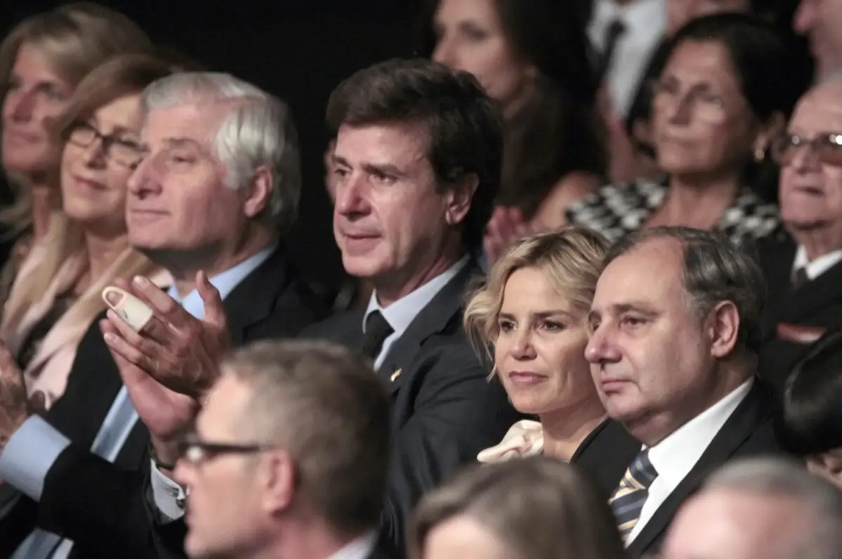 Cayetano Martínez de Irujo y sus hermanos Fernando, Carlos y Eugenia