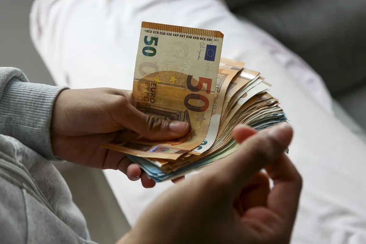 Ya ha entrado en vigor: Este es el límite para pagar en efectivo en el ...