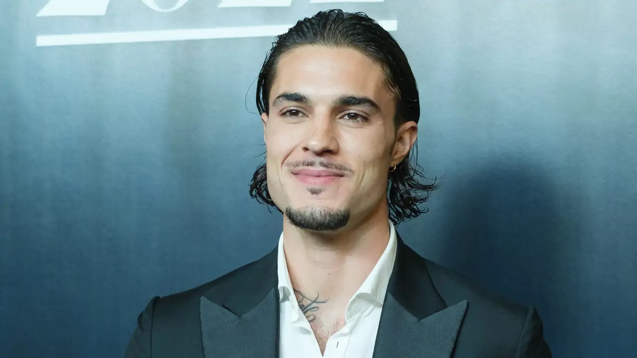 Un experto en imagen señala a Carlo Costanzia: "Mostrar su verdadera relación con su madre ha sido clave para que el público empiece a verlo de otra manera"