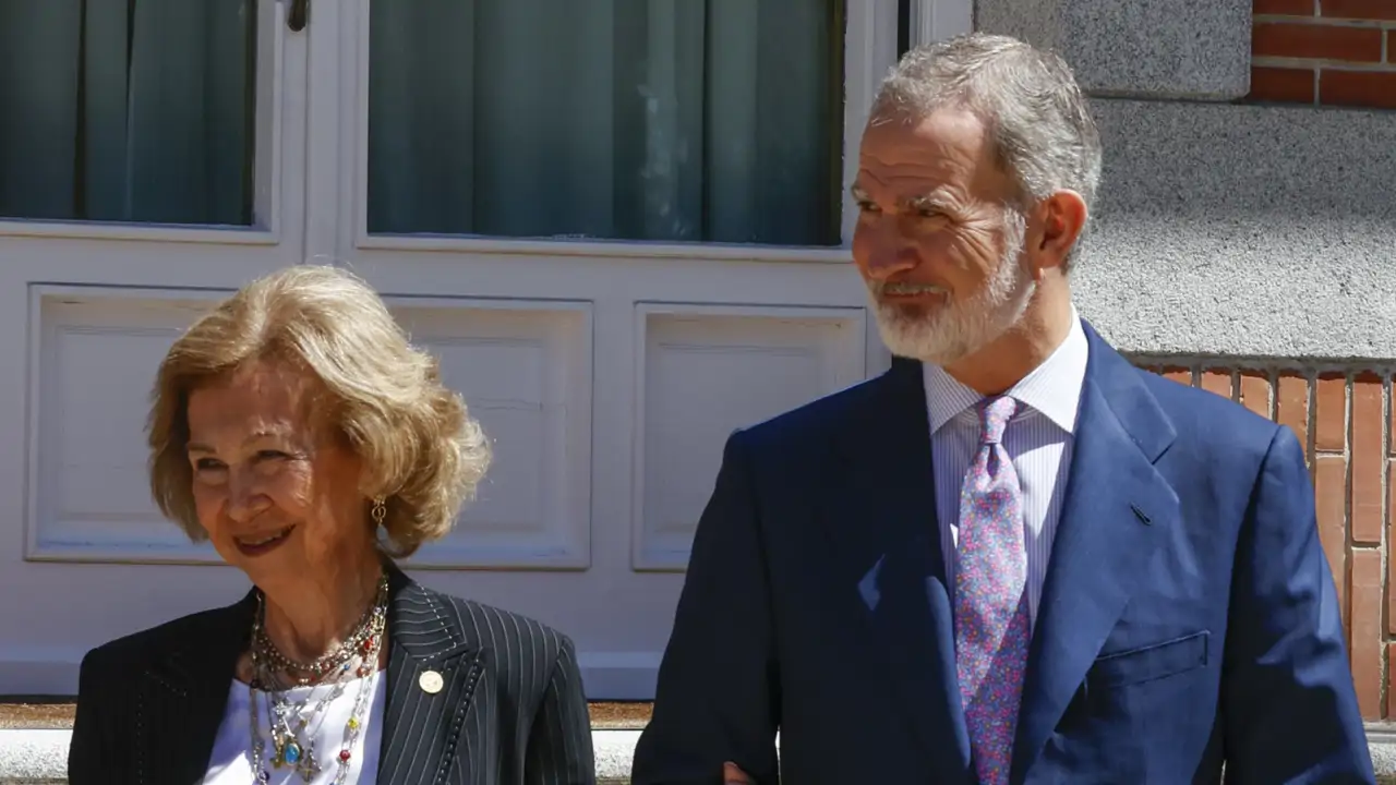 Pilar Eyre, experta en realeza: "El rey Felipe está entre dos aguas porque  sabe que su madre lo necesita, pero también teme disgustar a su mujer"