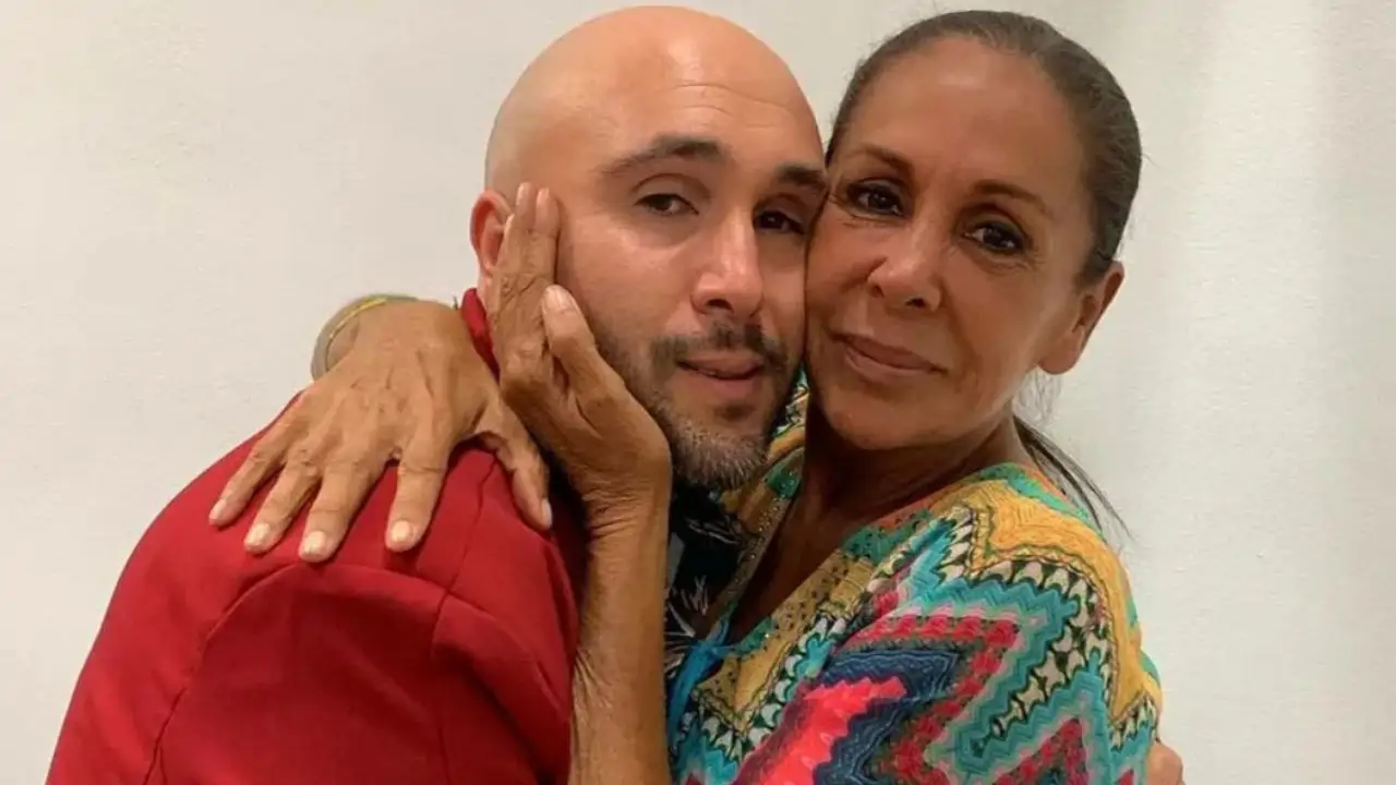 Isabel Pantoja, renovada tras reconciliarse con Kiko Rivera: "Es otra Isabel.  Está centrada, feliz con su vida"
