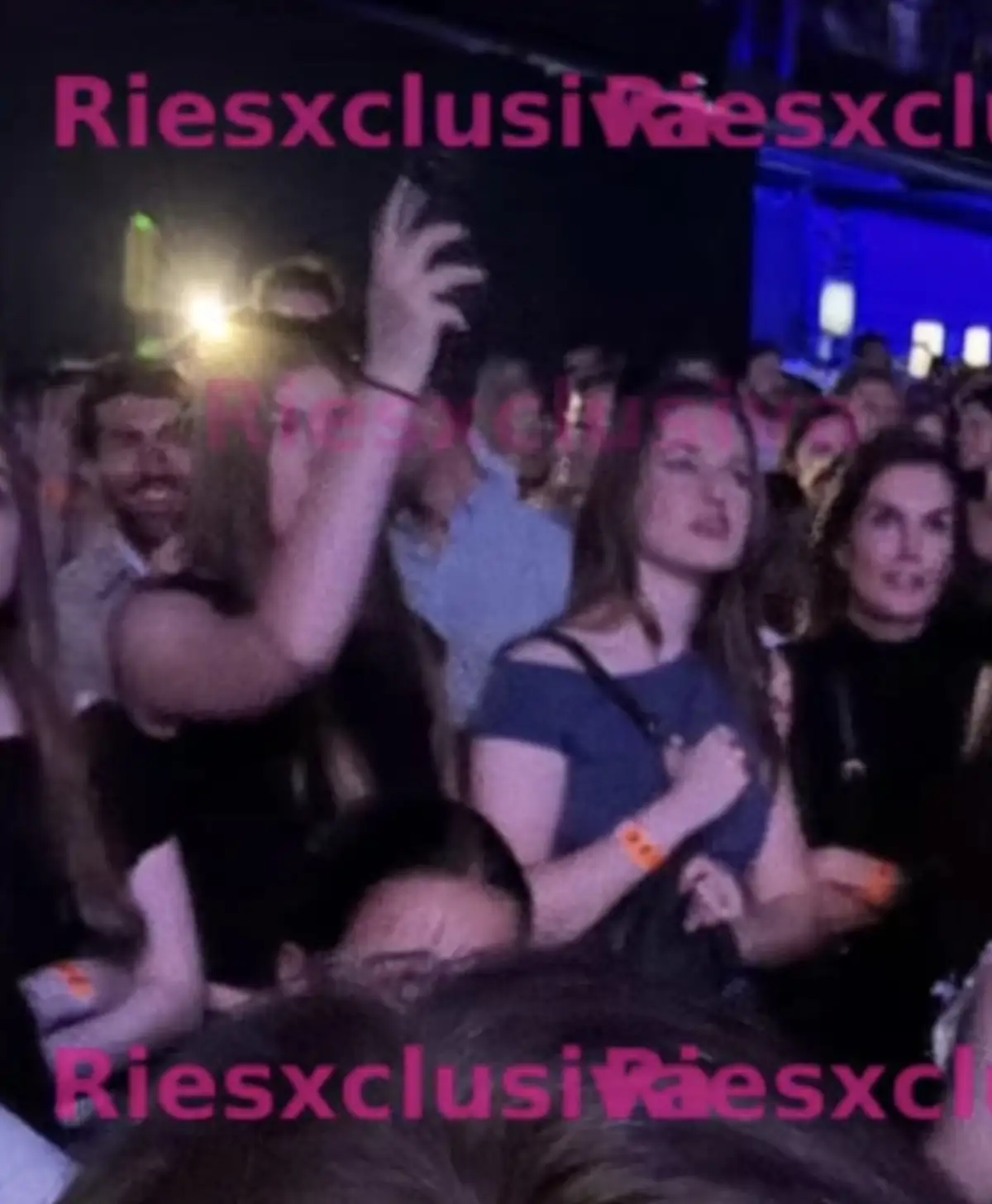 Letizia y sus hijas, Leonor y Sofía, tres fans más en el concierto de Rosalía en Madrid: “Se lo han pasado increíble”