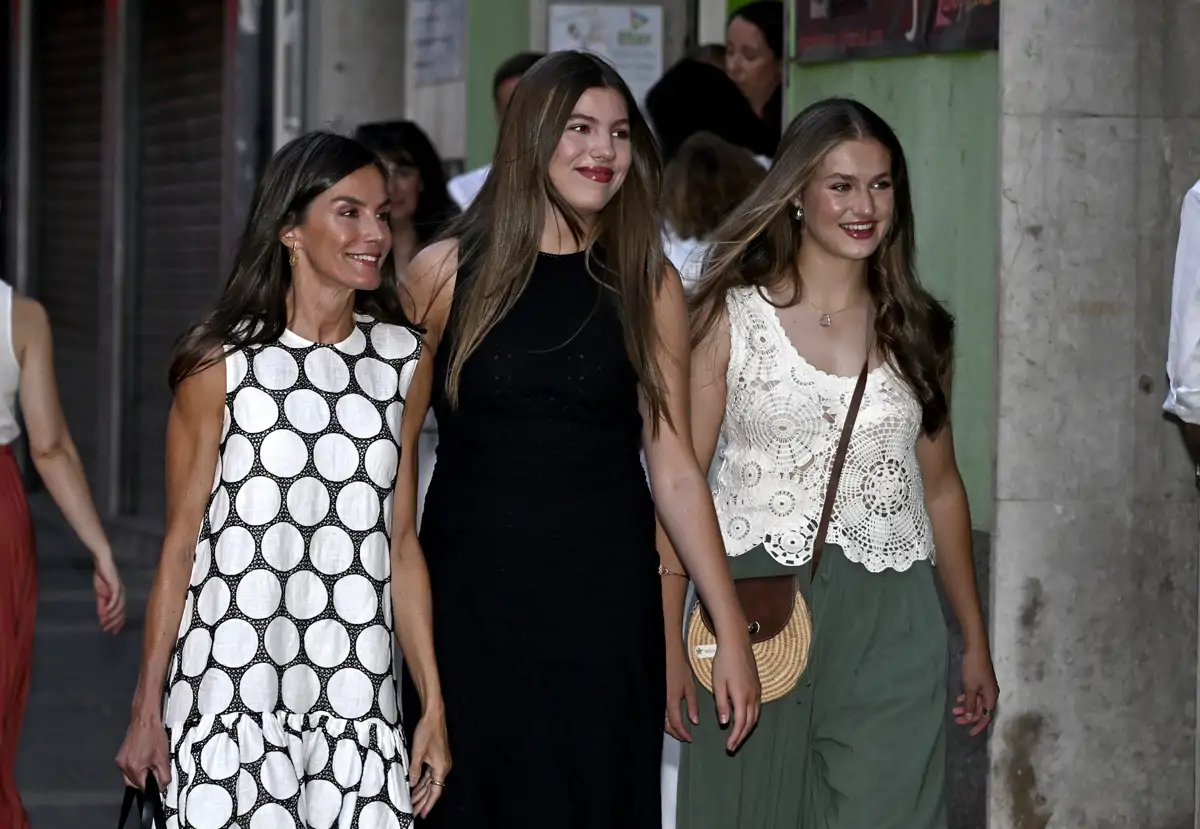 La reina Letizia y sus hijas, la princesa Leonor y la infanta Sofía 