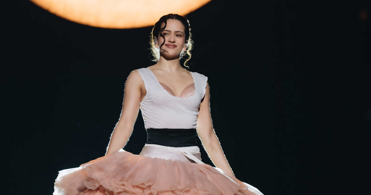 Rosalía triunfa en su primer concierto en Barcelona: un saludo en catalán,  Yolanda Ramos en el confesionario y varios famosos entre el público