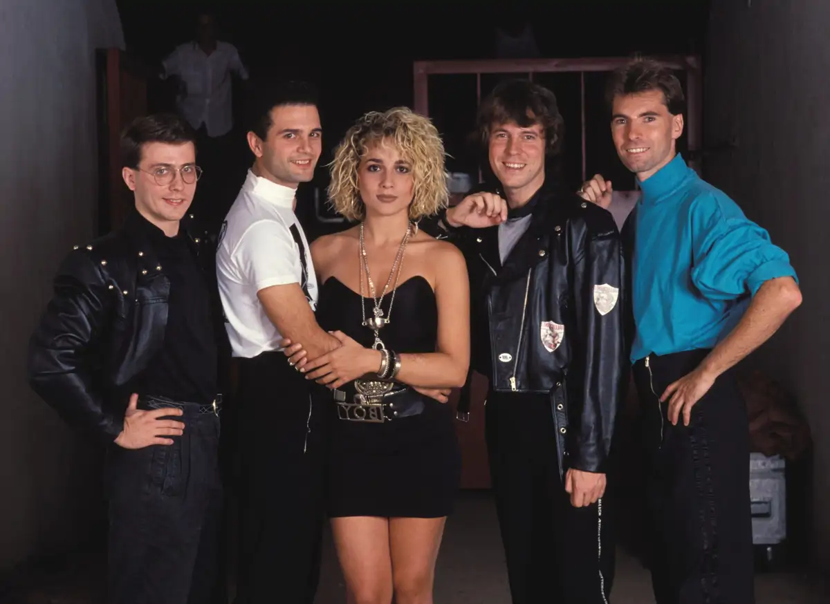 Marta Sánchez con el grupo Olé Olé