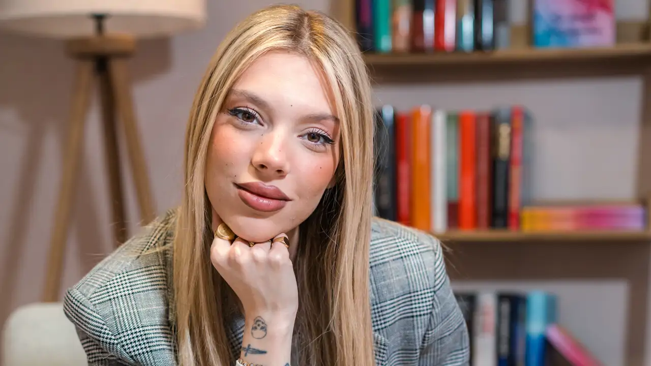 Alejandra Rubio, sobre su primera novela: "En un primer momento se planteó  que firmara con otro nombre, con un pseudónimo. Pero no tengo por qué  esconderme"
