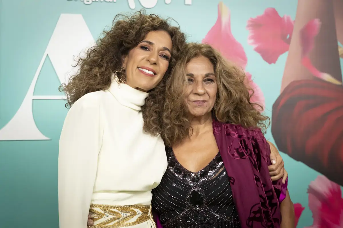 Rosario y Lolita Flores