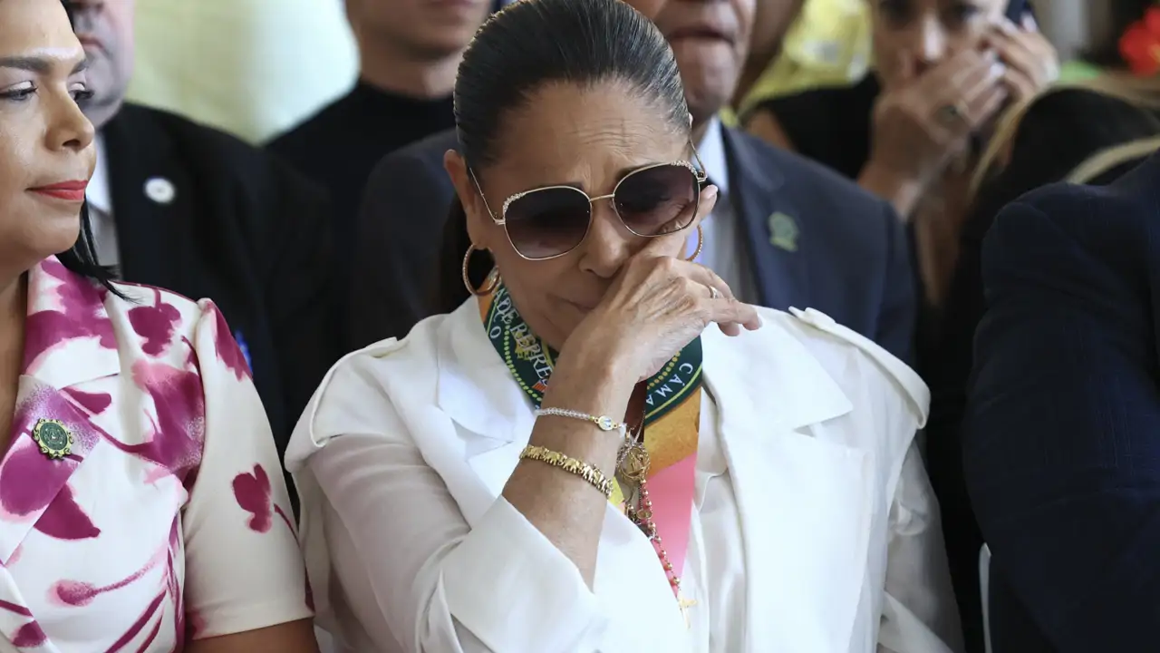 Isabel Pantoja, entre lágrimas durante el homenaje que ha recibido en  Puerto Rico