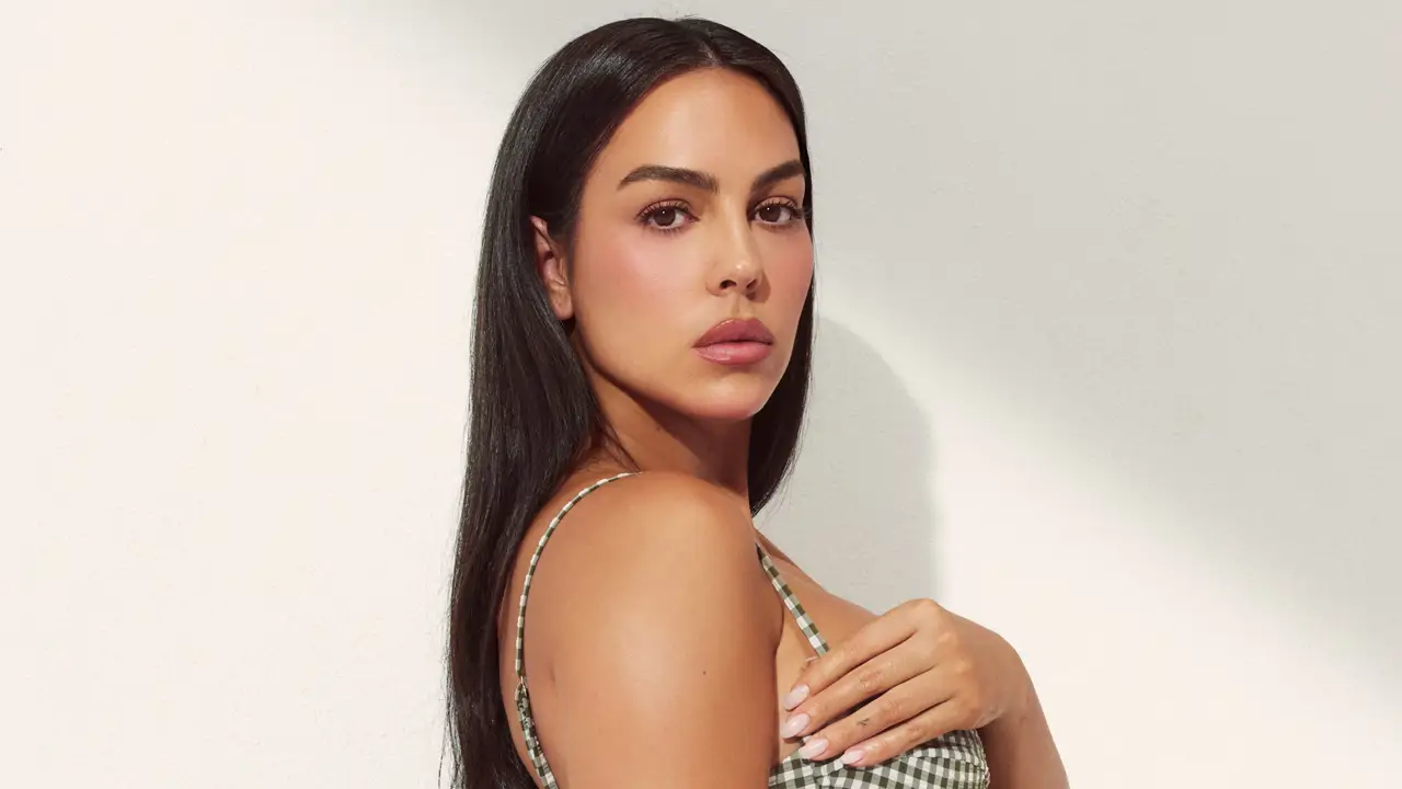 Georgina Rodríguez recupera el estampado vichy en el bikini más favorecedor del verano: así son sus favoritos 